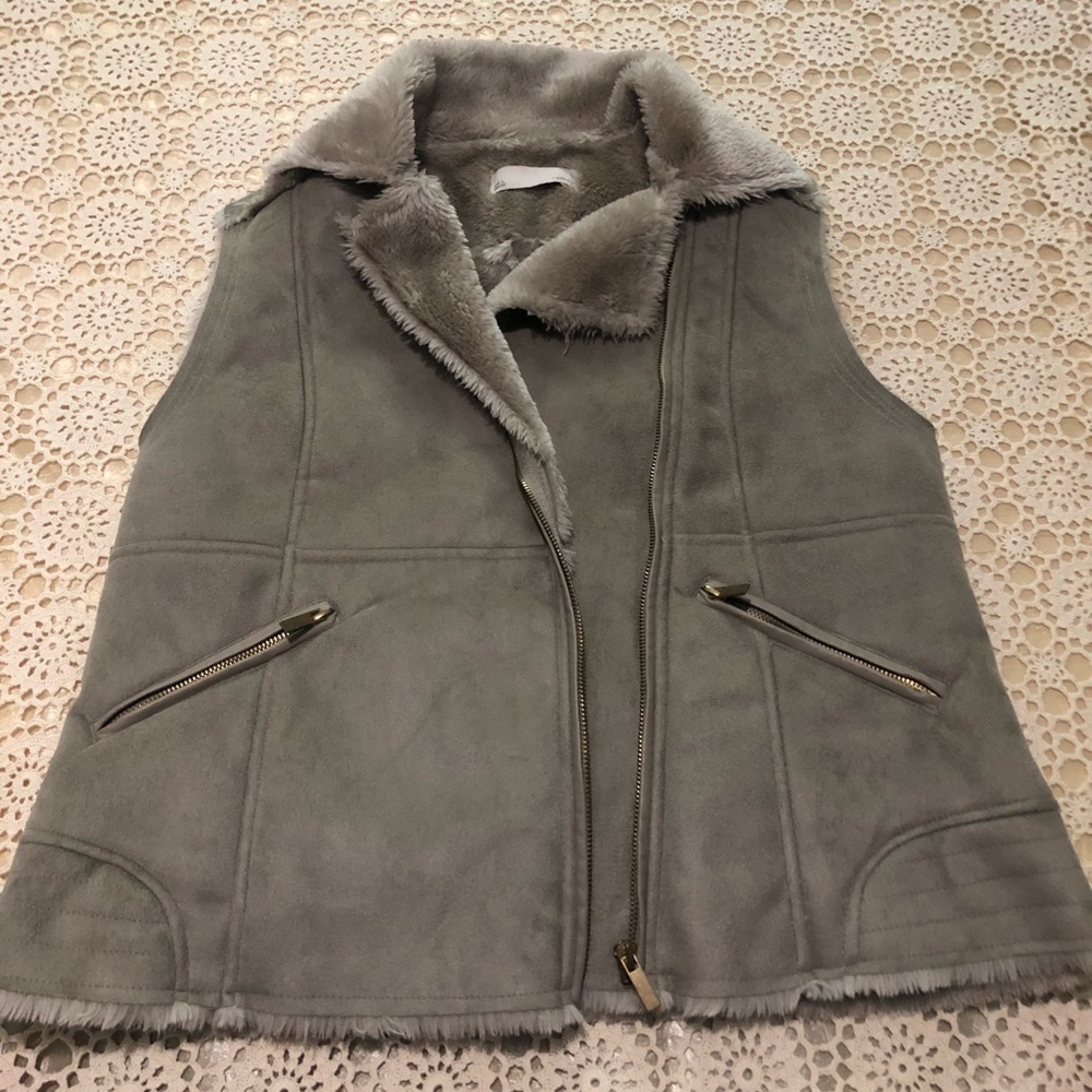 Faux fur vest - Picture 6 of 7